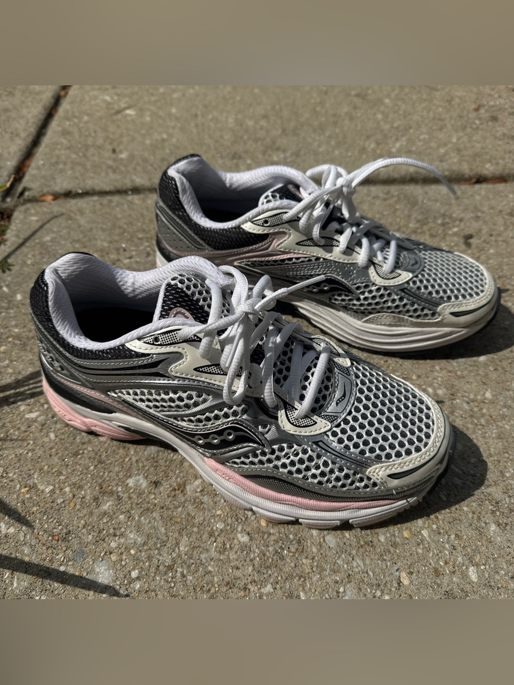 Saucony Women’s Gray & Pink Athletic Running Shoes